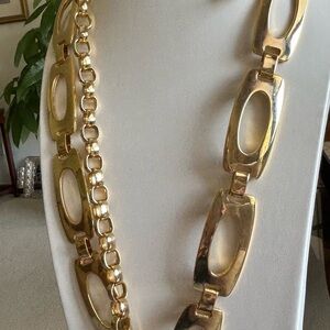 Made in Italy signed on each link. Elegant Gold Chain Belt